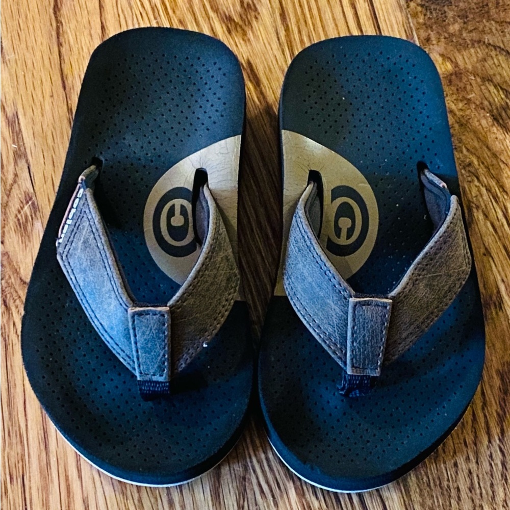 Cobain Kids Flip Flops ARV JR Mocha Kids Size 9/10, EUC